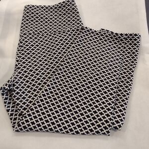 Sauve' Black and White Patterned Capri Leggings